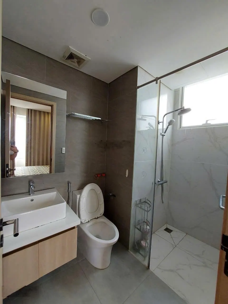 Cho thuê căn hộ Orchard Park View, giá 23 triệu, 88m2 căn góc, 3PN + 2WC, nhiều tiện ích đẹp