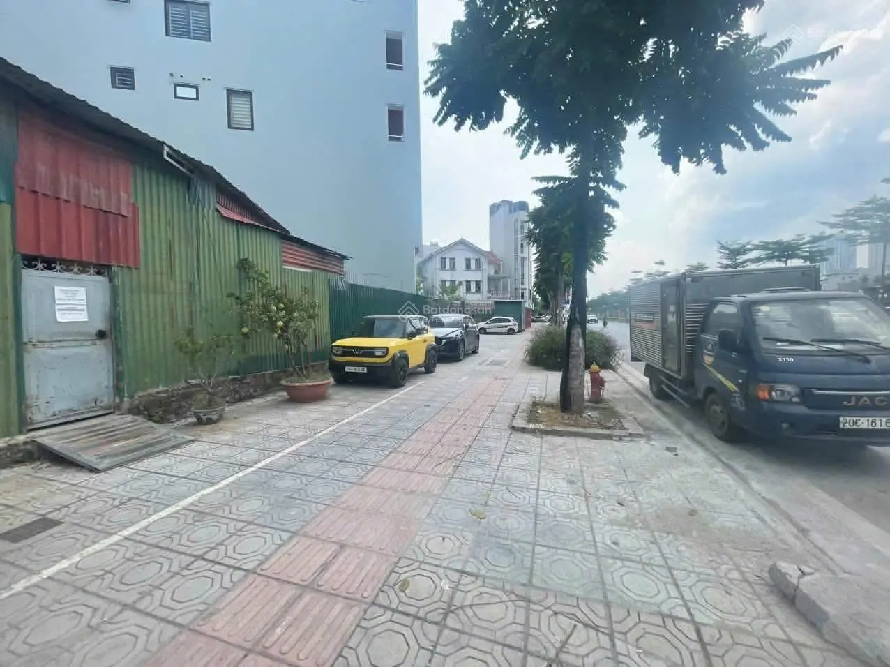 Cho thuê đất mặt phố Hồng Tiến kéo dài, 500m, MT 15m, hè rộng, kinh doanh sầm uất, chỉ 80tr/th!
