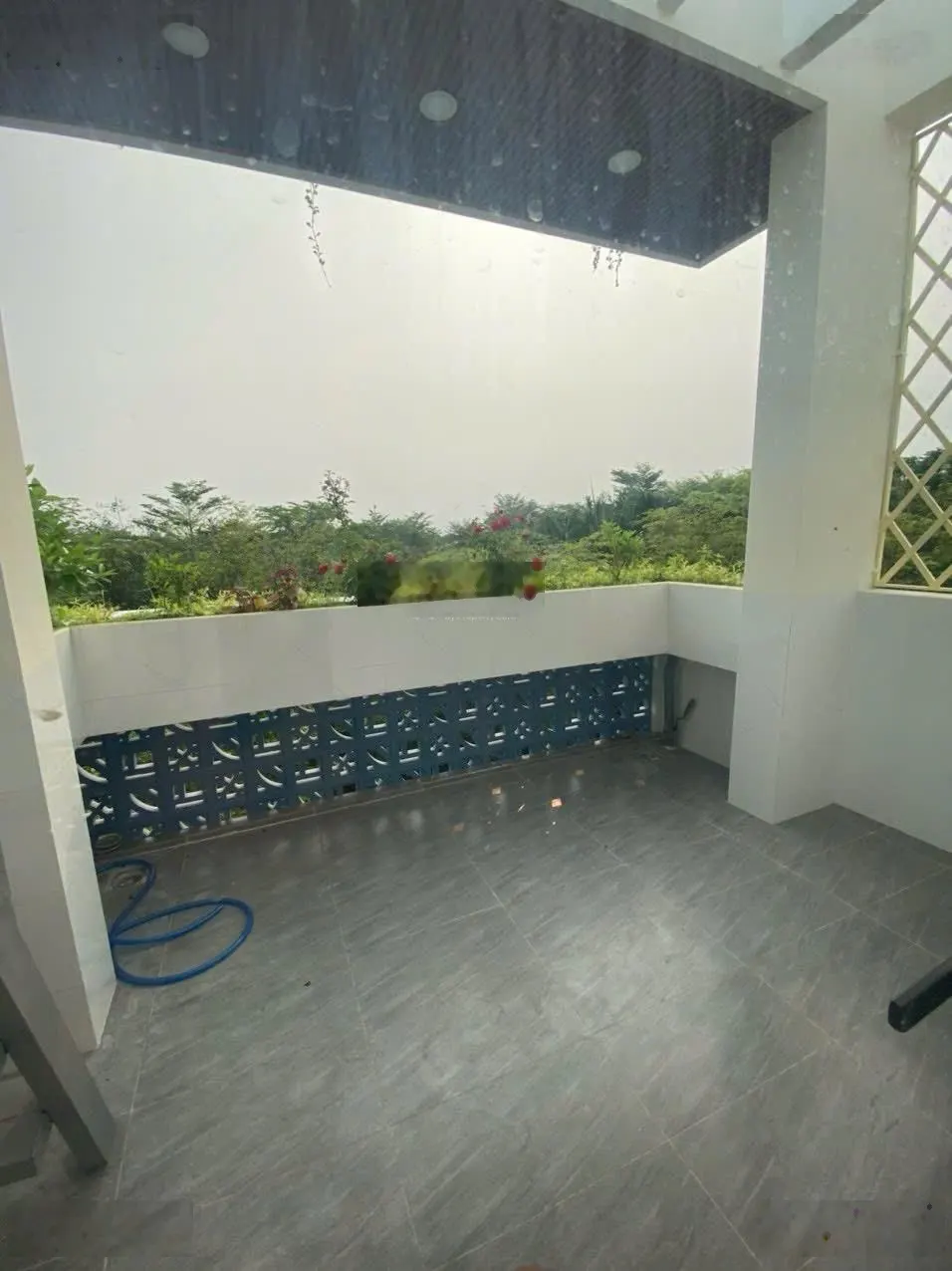 10 triệu/tháng - Nhà xây chắc chắn 63m2 đường thông 8m Lò Lu 2 lầu, gần Vinhome Grand Park
