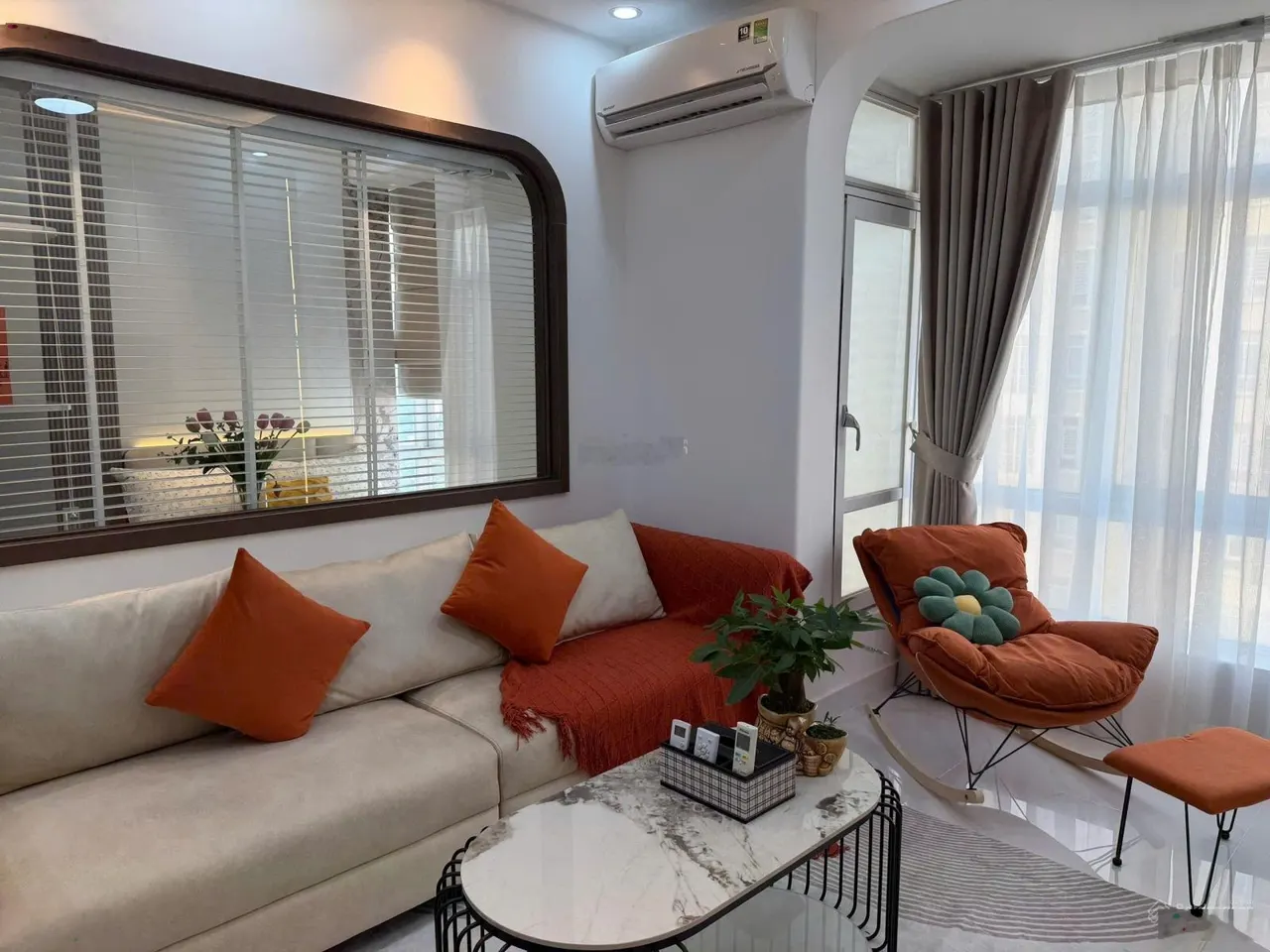 Cho thuê căn hộ cao cấp Sky Garden, nhà mới tinh, TK 3PN, 2WC, đầy đủ nội thất xịn xò như hình.