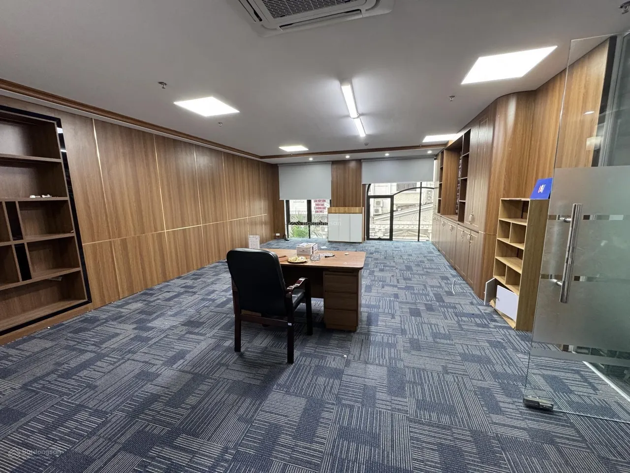 Cho thuê văn phòng 156m2 phố Trần Thái Tông - Giá 25tr - Sẵn 3 phòng ban - Vào làm ngay