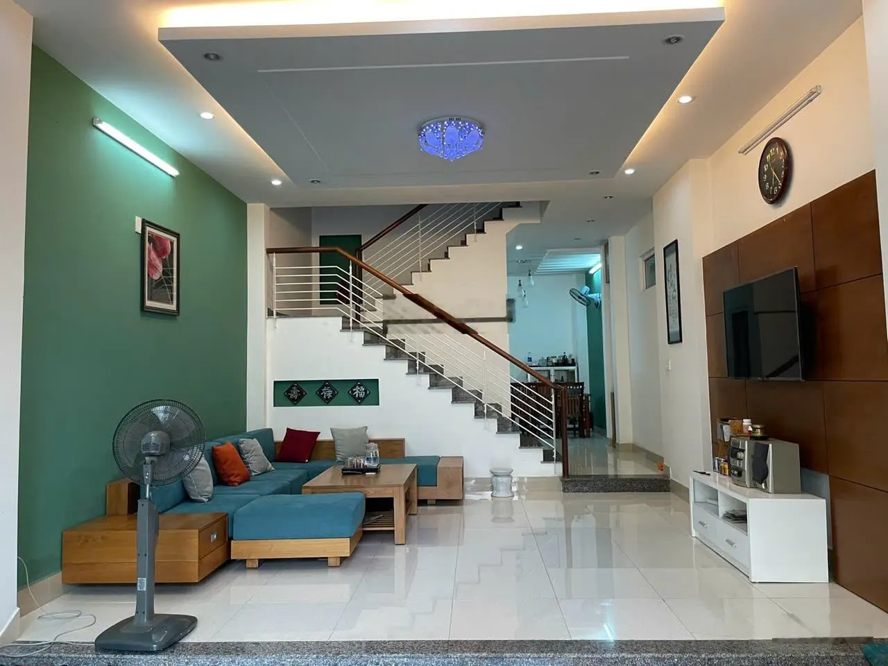 Cho thuê nhà 3 tầng Khuê Mỹ Đông 2, cách bãi tắm Hồ Xuân Hương chỉ 200m