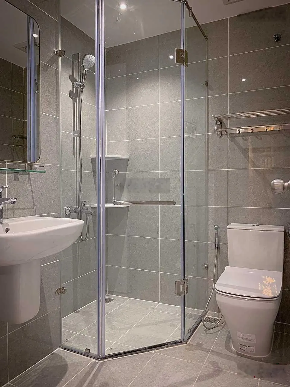 Cho thuê căn hộ CC 2PN, 2WC, DT 75m2, 12tr tại Cộng Hòa Garden, Tân Bình, LH: 093••••10Tài)