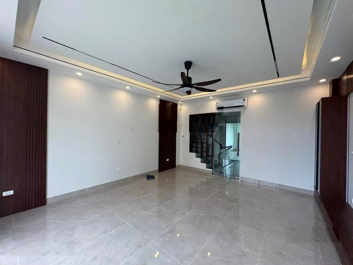 Cho thuê nguyên căn Xuân Phương 85m2 6 tầng thang máy 22 triệu