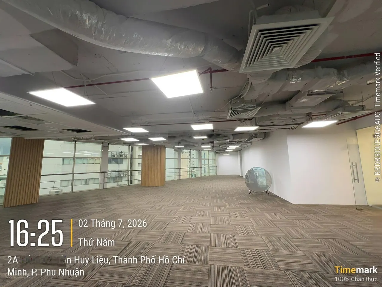 Cho thuê mặt bằng văn phòng 315m2 tòa nhà L'MAK The Venture 62 Trần Huy Liệu, giá tốt