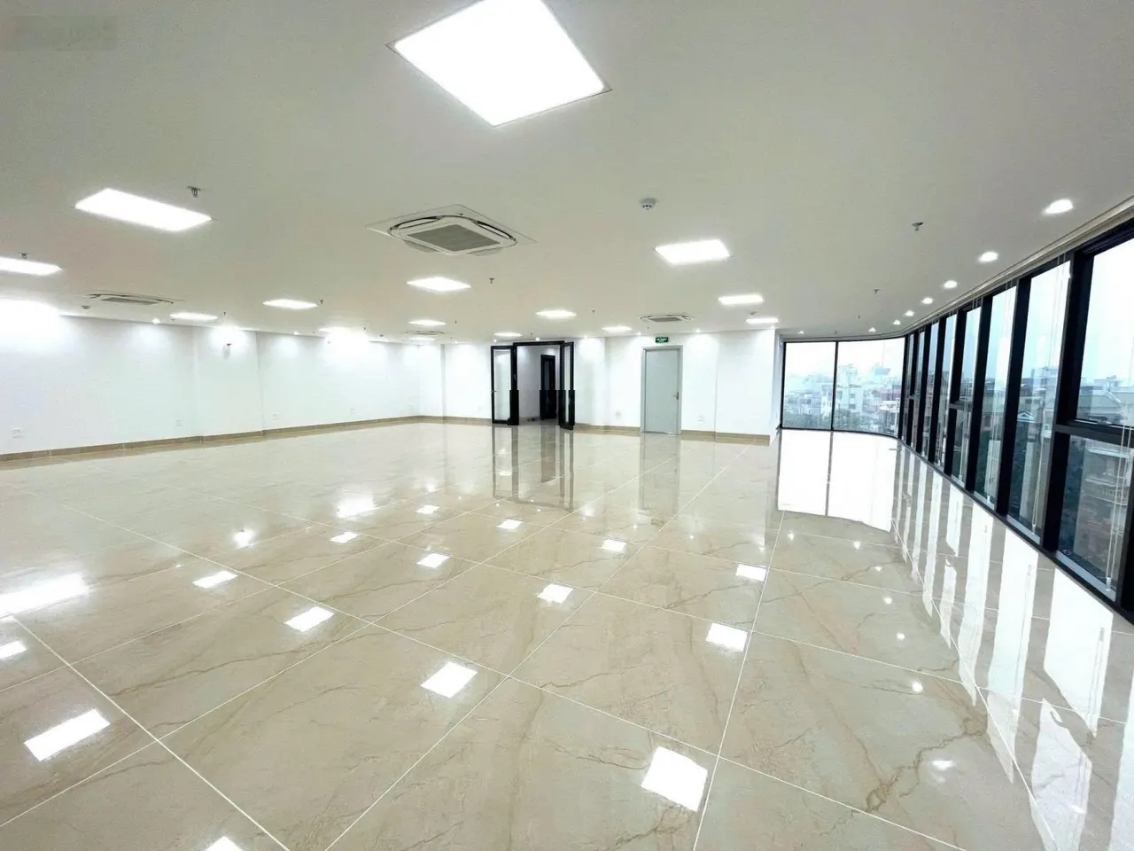 Cho thuê mặt phố Nguyễn Trãi Ngã Tư Sở - DT: 280m2 x7T 1 Hầm - Giá thuê: 180 tr/th - PCCC đầy đủ