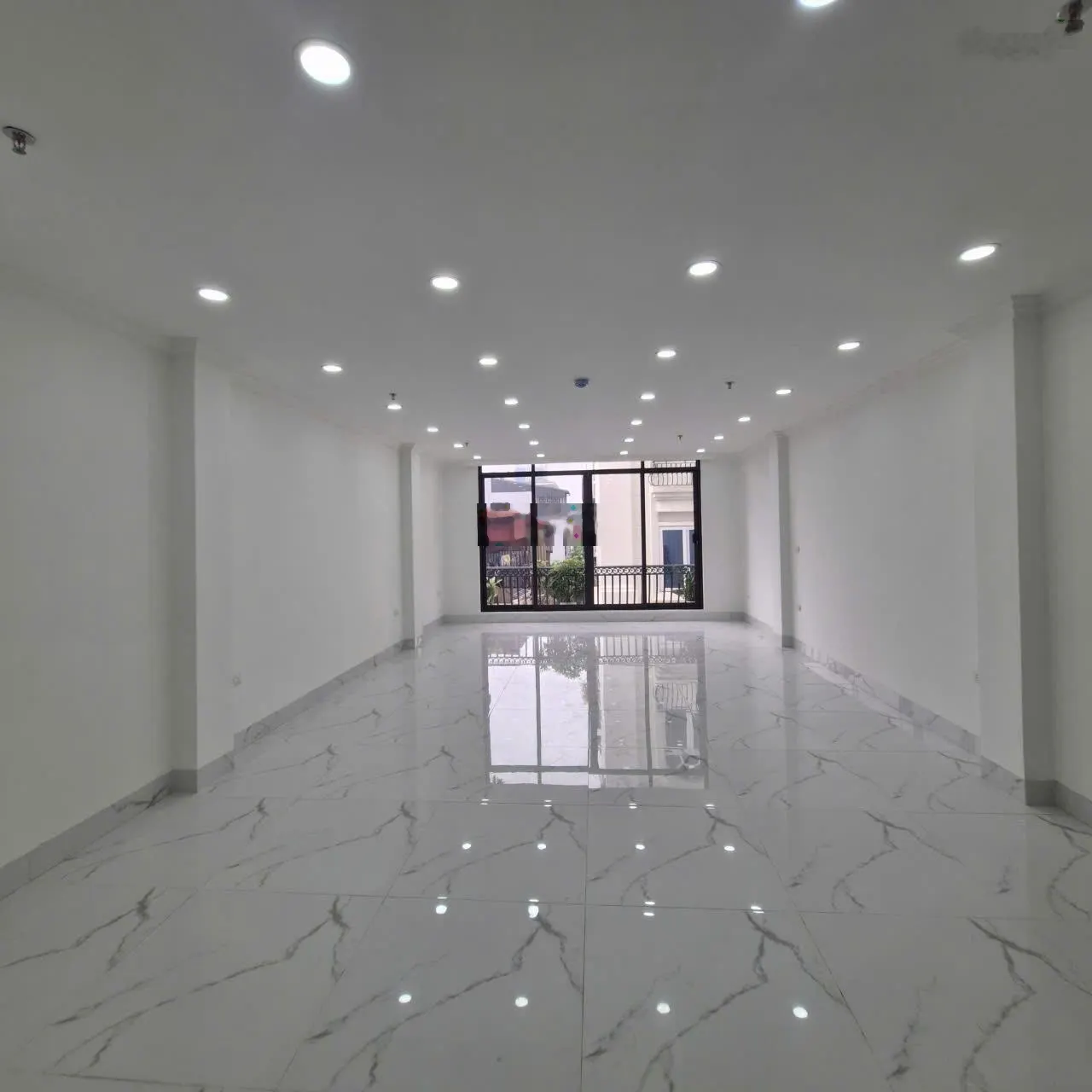Cho thuê nhà khu phân lô Trung Kính, Trung Yên 80m x 5 tầng, ô tô tránh đỗ, thông sàn. Giá chỉ 30tr