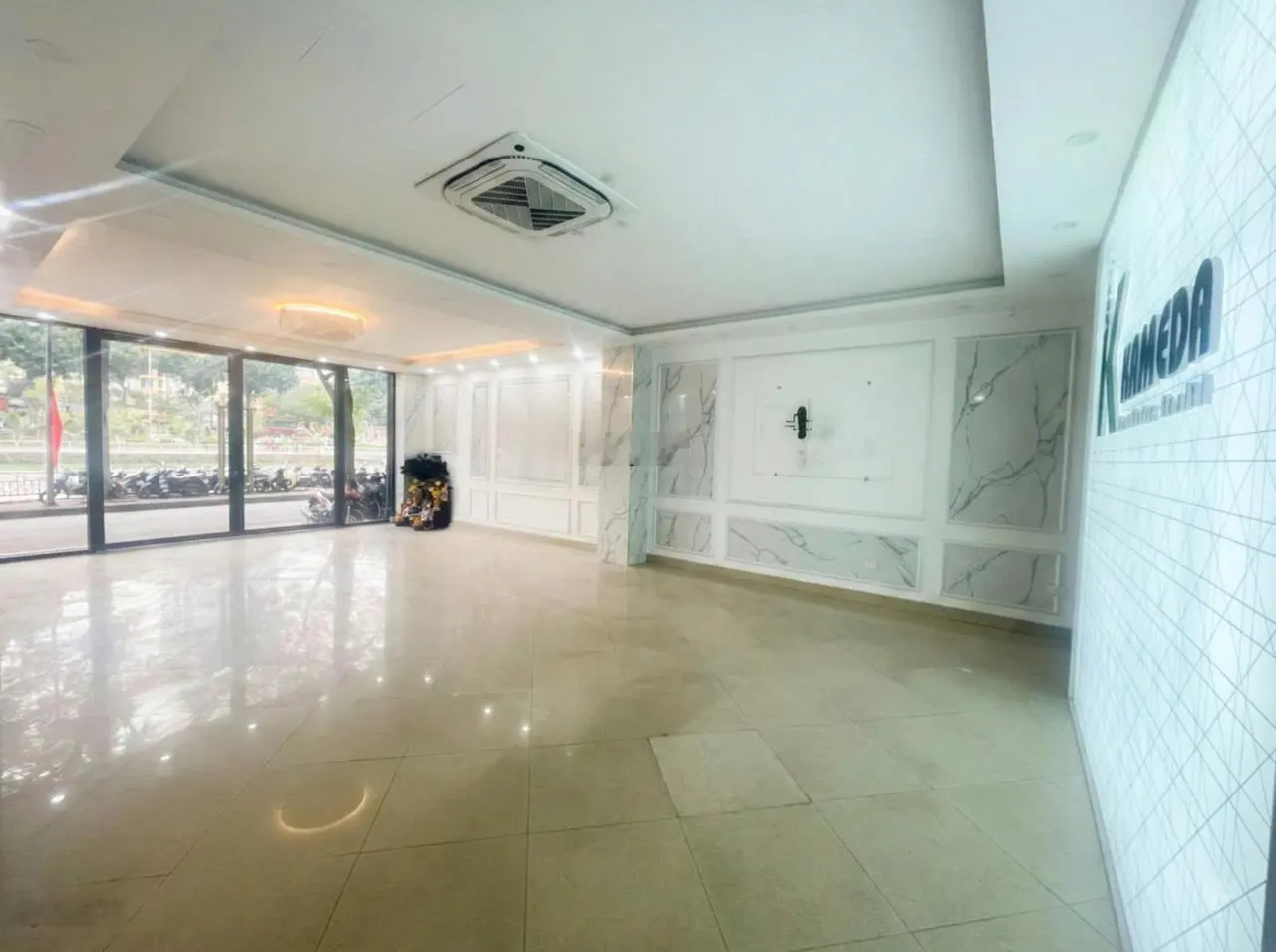 Cho thuê tầng 1 kinh doanh đa ngành tại Lê Trọng Tấn HN, vỉa hè rộng, mặt tiền 5m, giá 16tr/tháng