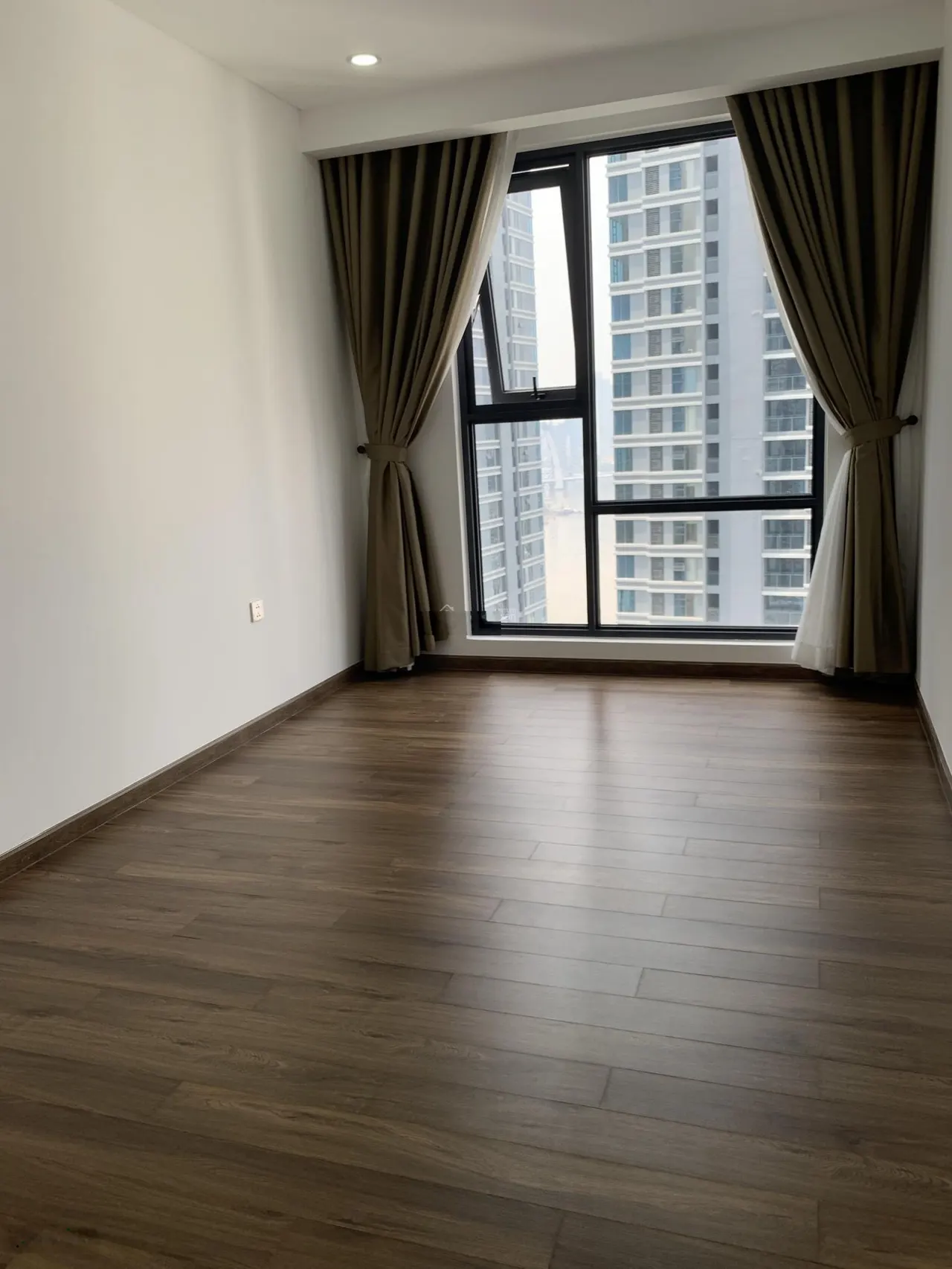 Opal Saigon Pearl 4PN, 161m2, 36 triệu/tháng, LH 091••••93