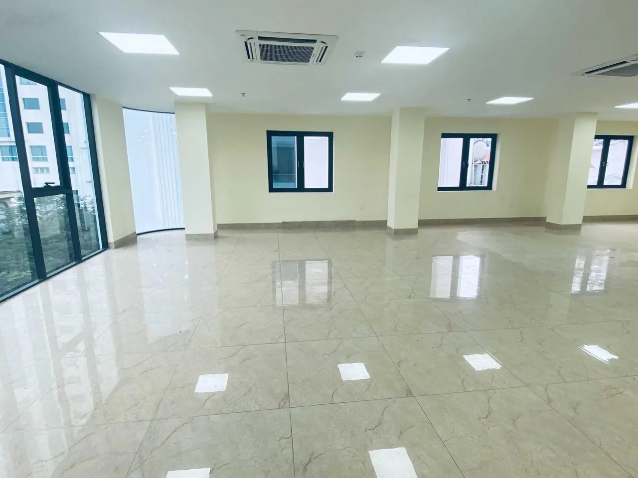 Cho thuê văn phòng Nghĩa Tân - Hoàng Quốc Việt - DT 175m2, giá thuê 25tr/th giá hời Cầu Giấy