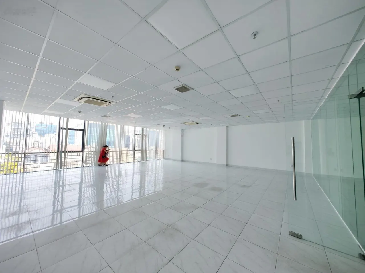 Cho thuê văn phòng Quận Tân Bình giá rẻ gần sân bay - Free ngoài giờ, 65m2 chỉ 13tr bao phí quản lý