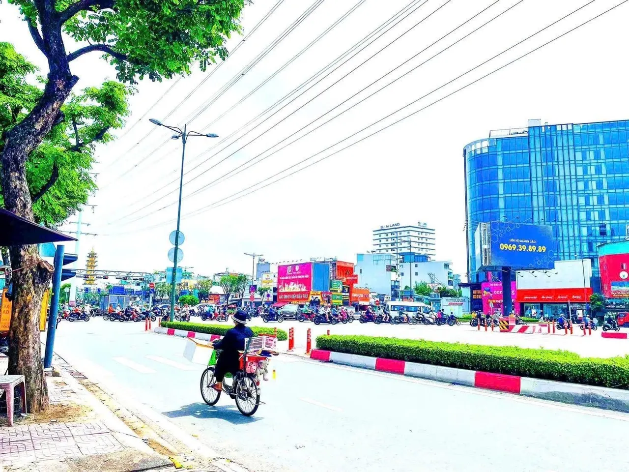 Cho thuê nhà góc 2MT Phạm Văn Đồng, DT: 15m x 14m, 1 hầm, 5 lầu, Gò Vấp