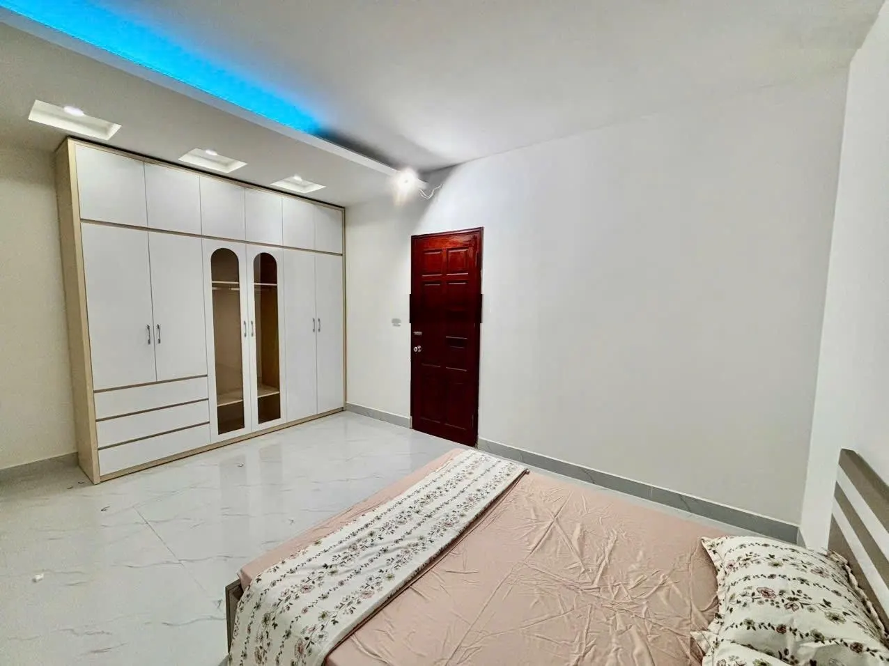 Cho thuê nhà nguyên căn phố Hoàng Quốc Việt - Cầu Giấy - Hà Nội