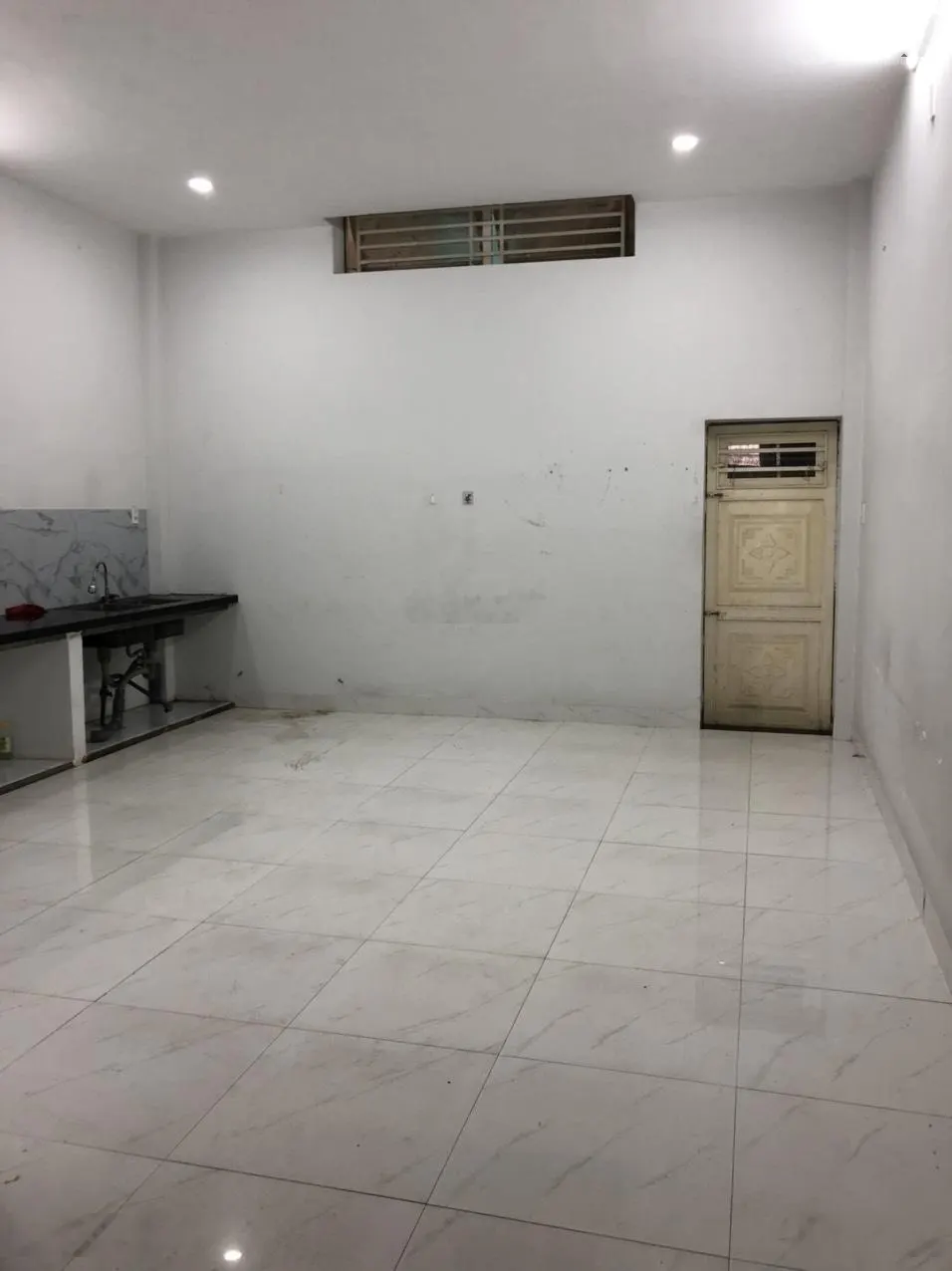 Cho thuê nhà 3 tầng mặt phố đường Tố Hữu, Hải Châu, dt 100m2, giá 20tr