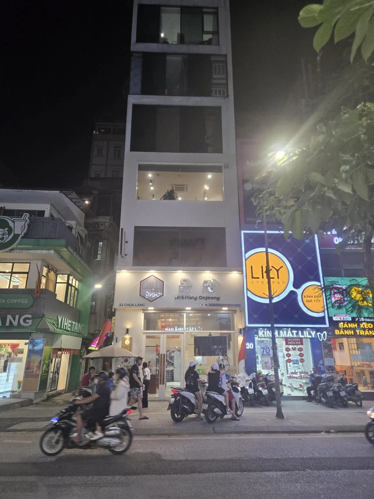 Mặt phố Hàng Bông 80m2, mặt tiền 4m, giá 40 triệu/tháng. Lh: 034••••90