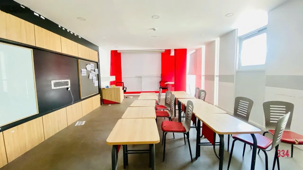 Toà nhà D2D cho thuê văn phòng bank anh ngữ 1000m2 sàn giá chỉ 50tr/th góc 2 mặt tiền 5 tầng