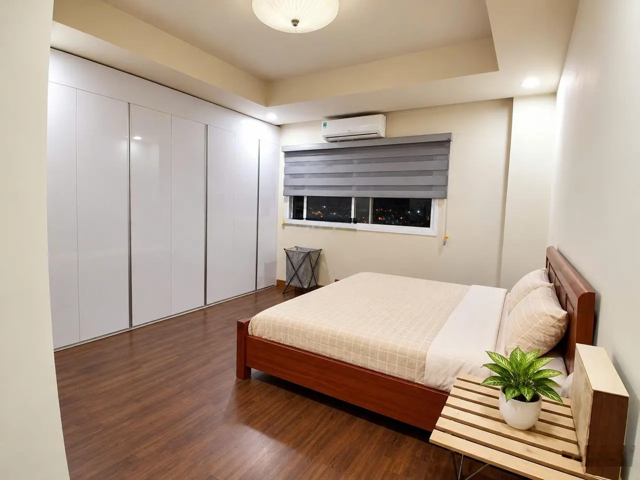 Cho thuê căn 3PN-150m2 full đồ cho thuê tại Essensia