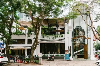 Cho thuê nhà mặt phố Cầu Giấy, diện tích 300m2, 2 tầng, mặt tiền 7.2m, giá siêu hời