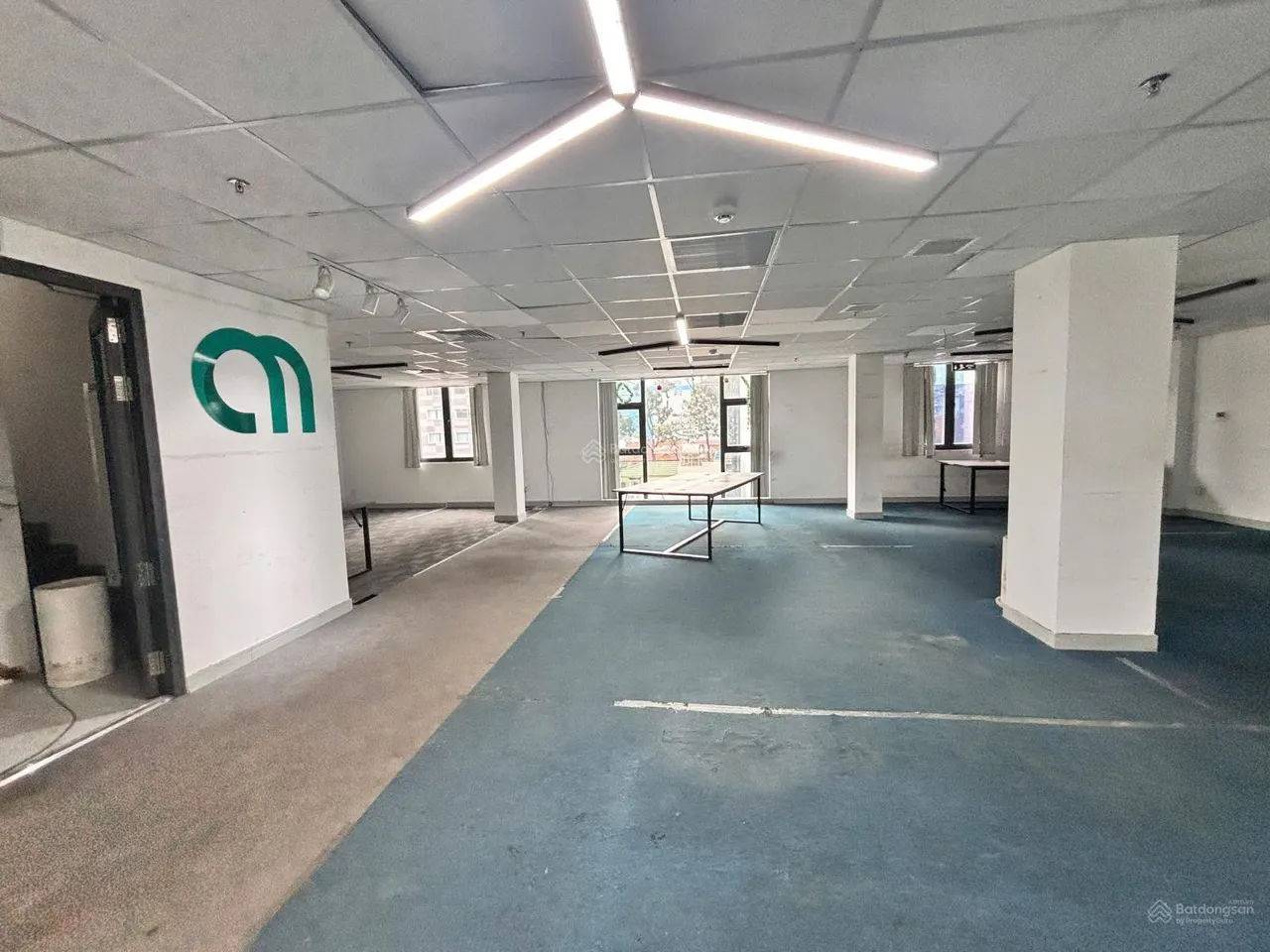 Cần cho thuê sàn văn phòng 160m2 hoàn thiện có sẵn fitout, giá tốt trung tâm Quận 3