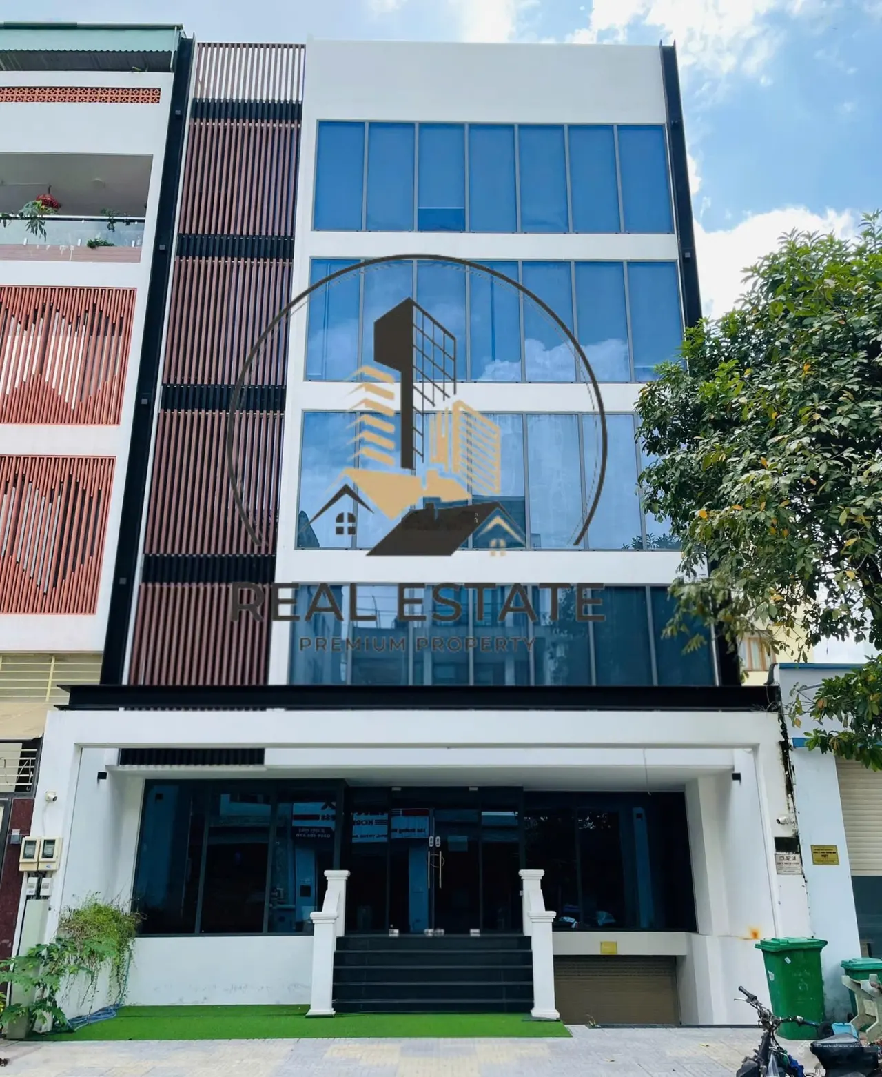 Tòa nhà đường Nguyễn Sơn, diện tích 10x25m, hầm, 6 tầng cho thuê