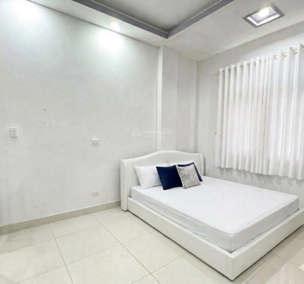 Gấp giảm 2,5 tỷ. Chỉ: 5,4 tỷ Nhanh còn kịp HXH Thông. Nhà mới 3 tầng. Khuông Việt. Dt: 5 x 14m