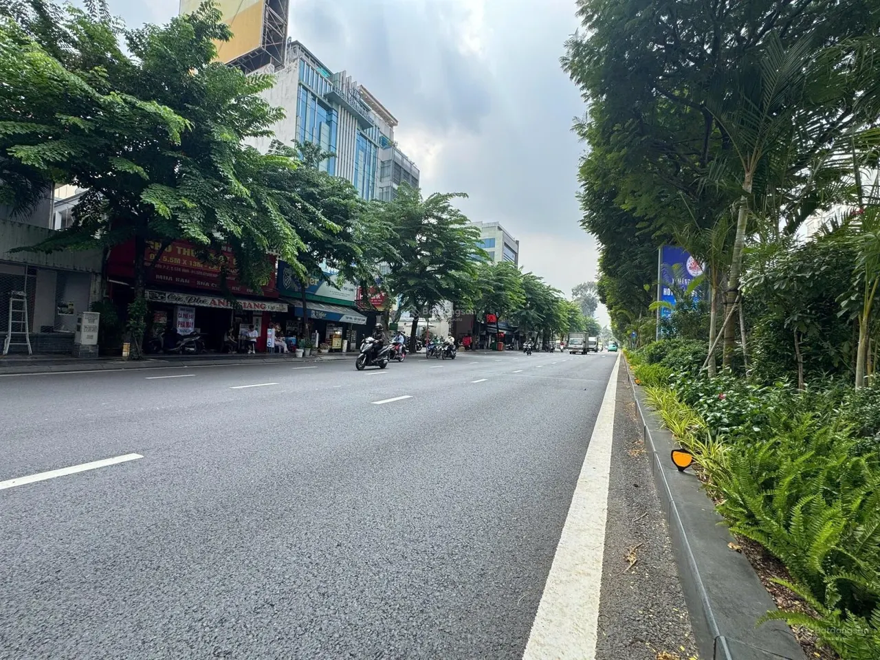 Cho thuê nhà MT Trường Sơn, DT: 13m x 21m, 1 trệt, 1 lầu, Tân Bình
