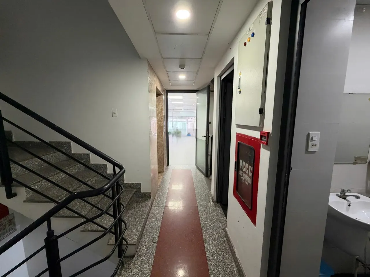 Cho thuê văn phòng mặt tiền đẹp khu vực Cộng Hòa ETown