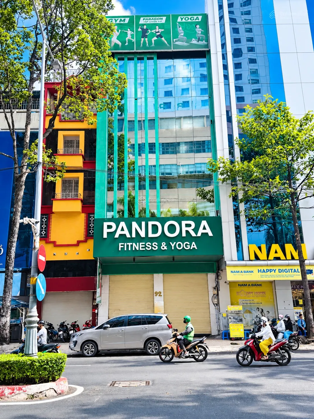 Cho thuê tòa nhà 9-9Bis An Dương Vương, Quận 5, đối diện chợ An Đông, khu vực kinh doanh sầm uất.