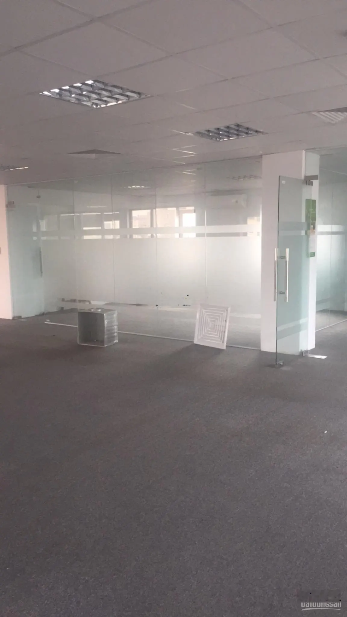 Cho thuê VP tòa nhà Cotana bán đảo Linh Đàm 120m2, giá 150.000đ/m2/th