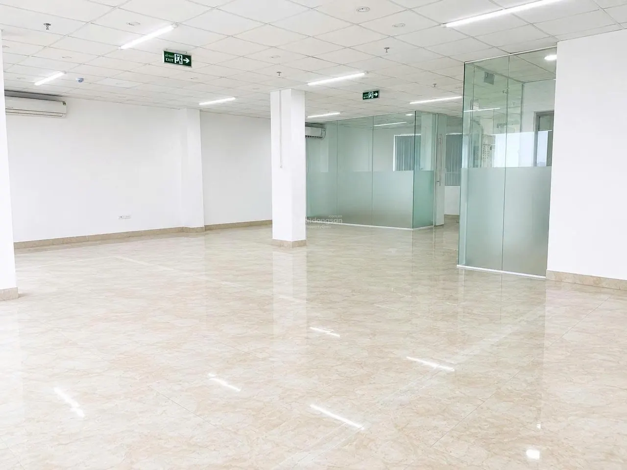 Chính chủ cho thuê văn phòng tại Khuất Duy Tiến, Thanh Xuân. DT 130m2 giá 25 triệu. LH 098••••12