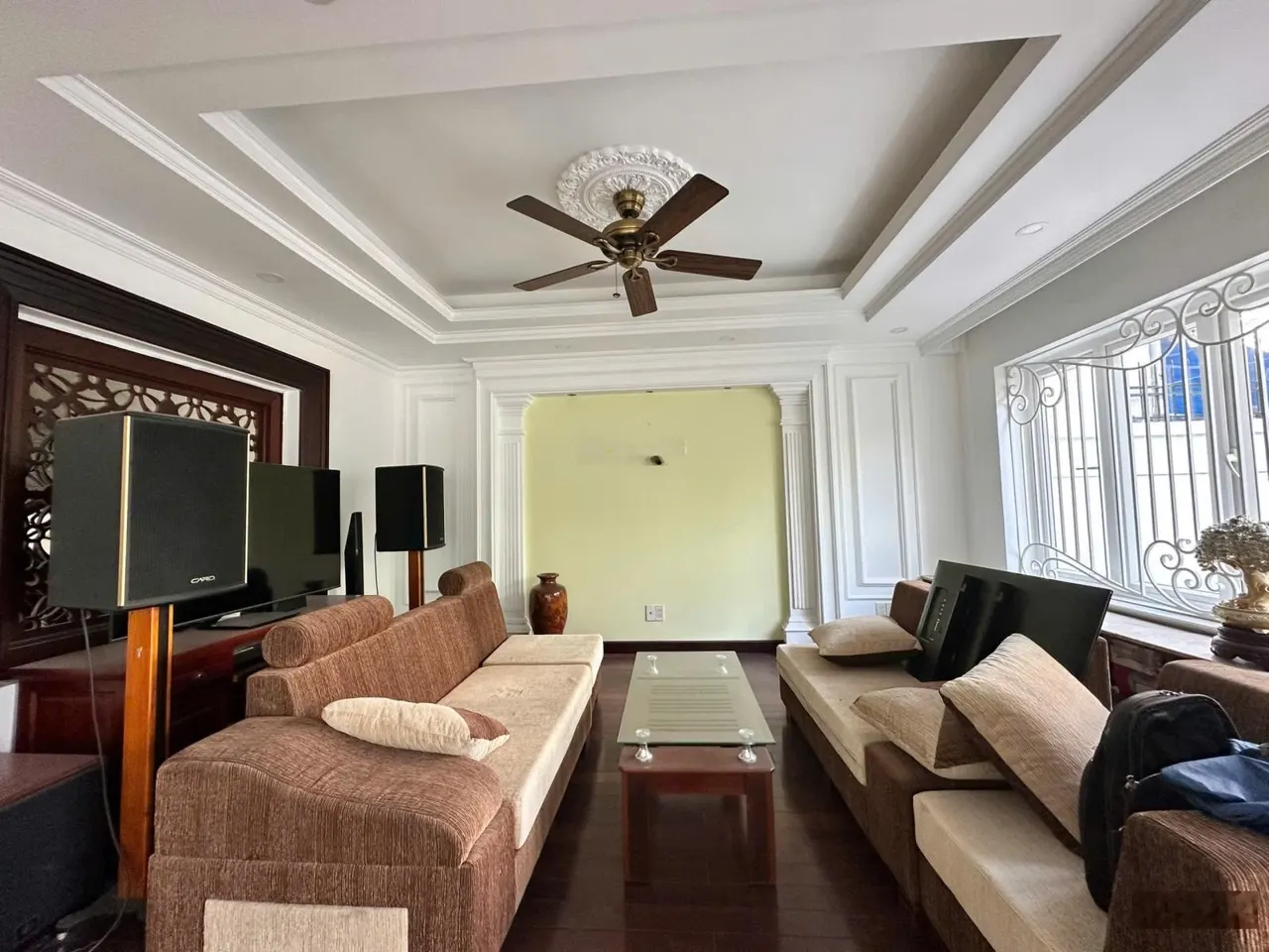 Cho thuê mặt tiền Hoa Đào, P.2, Phú Nhuận 8x18m hầm + 3 tầng 69tr/tháng