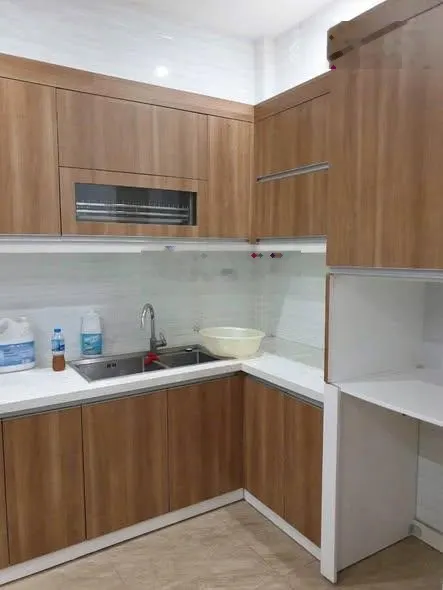 Cho thuê nhà ngõ 117 Nguyễn Thị Định 55m x5T thang máy