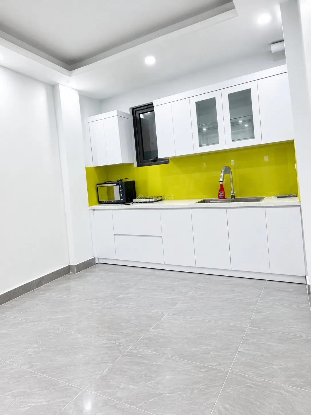 Cho thuê nhà riêng khu Hồng Hà-Phúc Xá, lô góc 2 mặt thoáng, đầy đủ nội thất, ở luôn