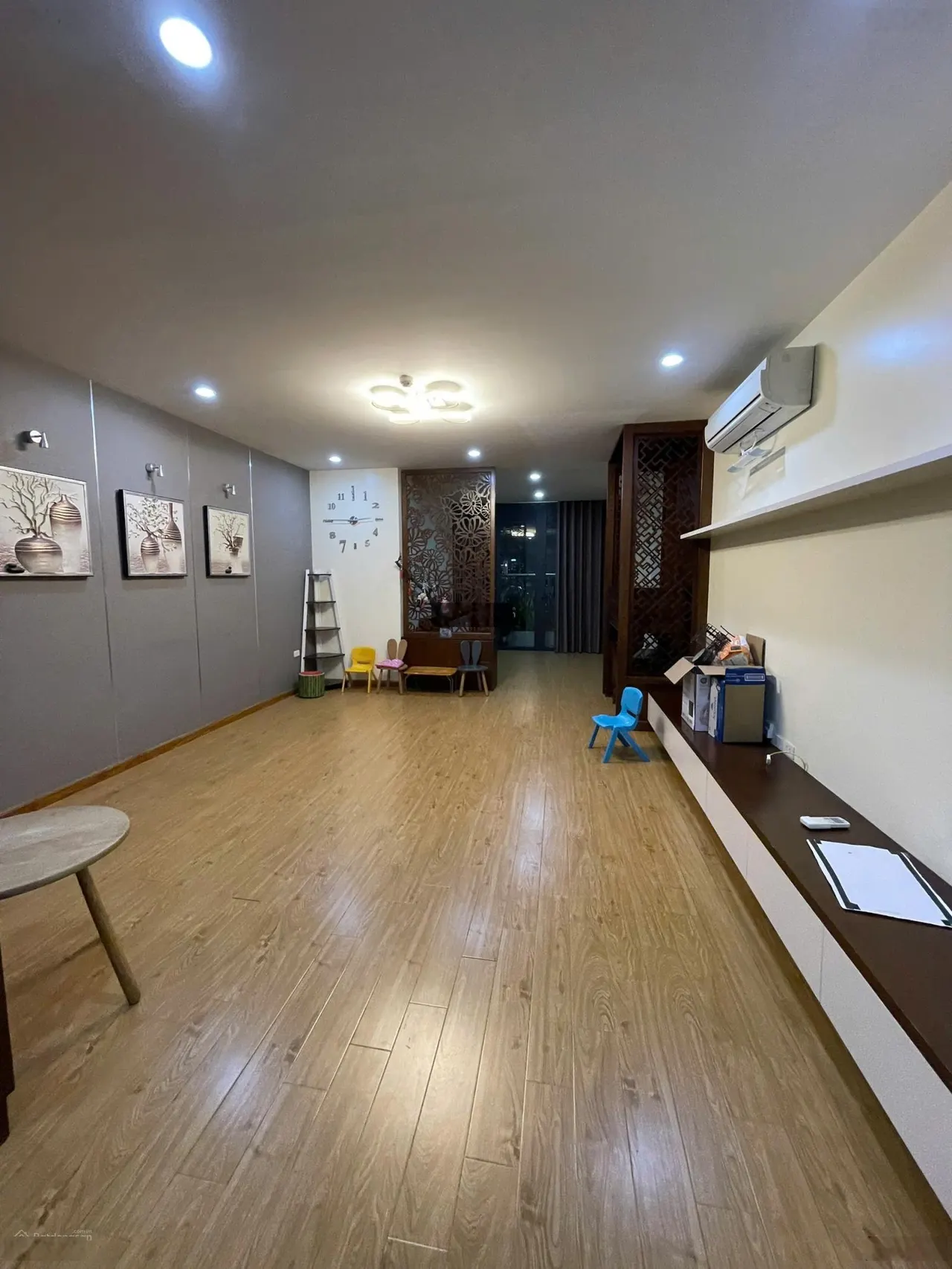 Cho thuê căn hộ tòa Yên Hòa Sunshine 114m2, 2 phòng ngủ, 2 vệ sinh, nội thất đẹp, tầng trung thoáng