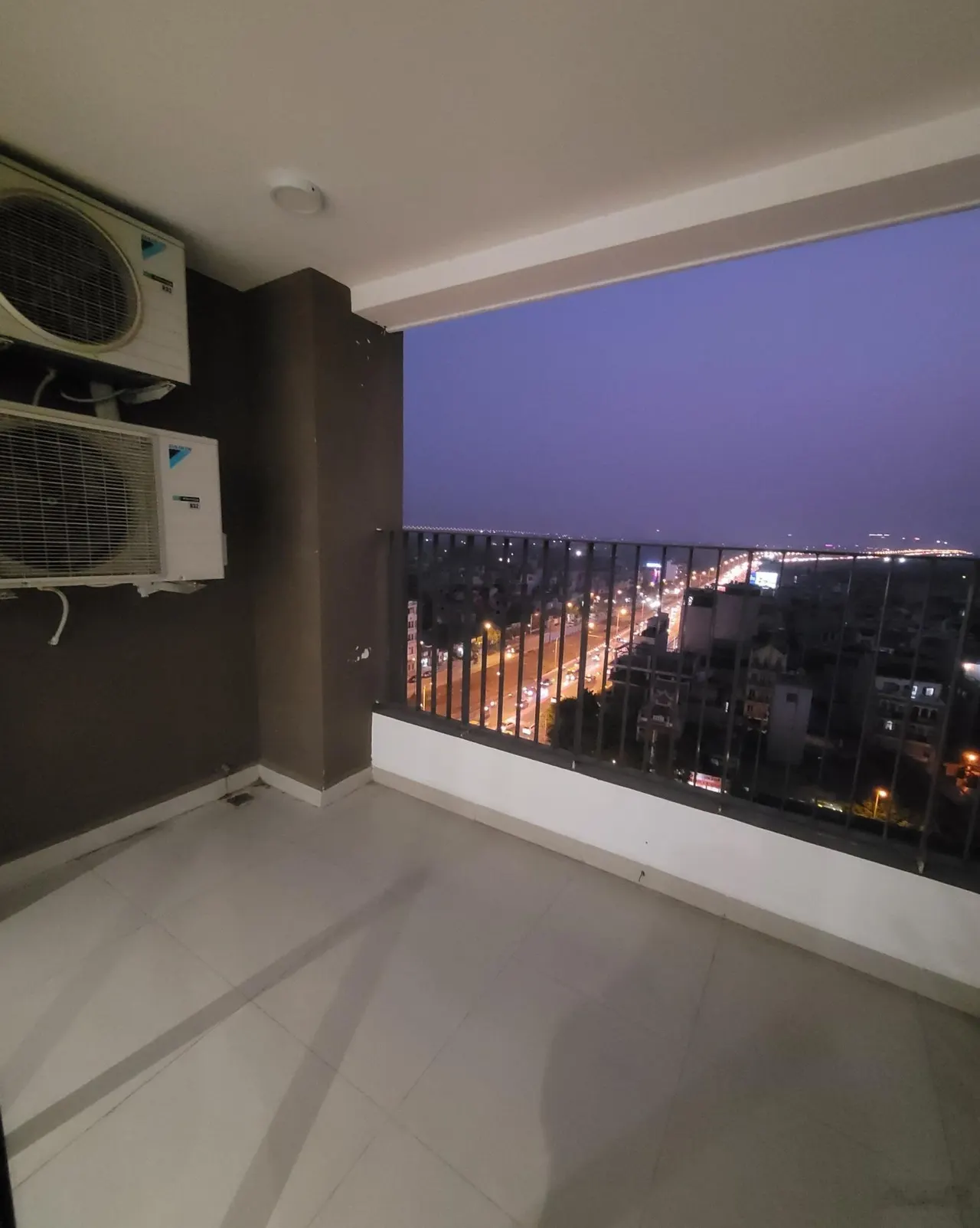Chính chủ cho thuê 2 ngủ 95m2 đồ cơ bản chung cư Northern Diamond, Cổ Linh giá 10 triệu: 097••••55