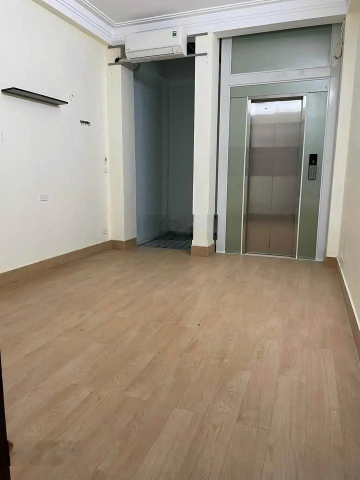 Cho thuê nhà 54m, 5 tầng thang máy Nguyễn Thị Định, Trần Duy Hưng 27tr/tháng
