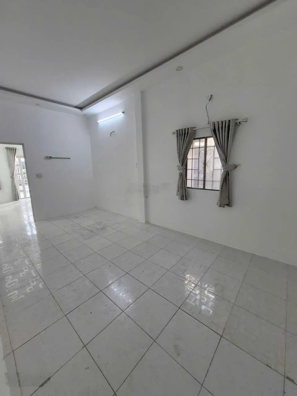 Cho thuê nhà 1/ Lê Trọng Tấn - 4x11m nhà đẹp - gần trường ĐH CNTP, Trường Chinh