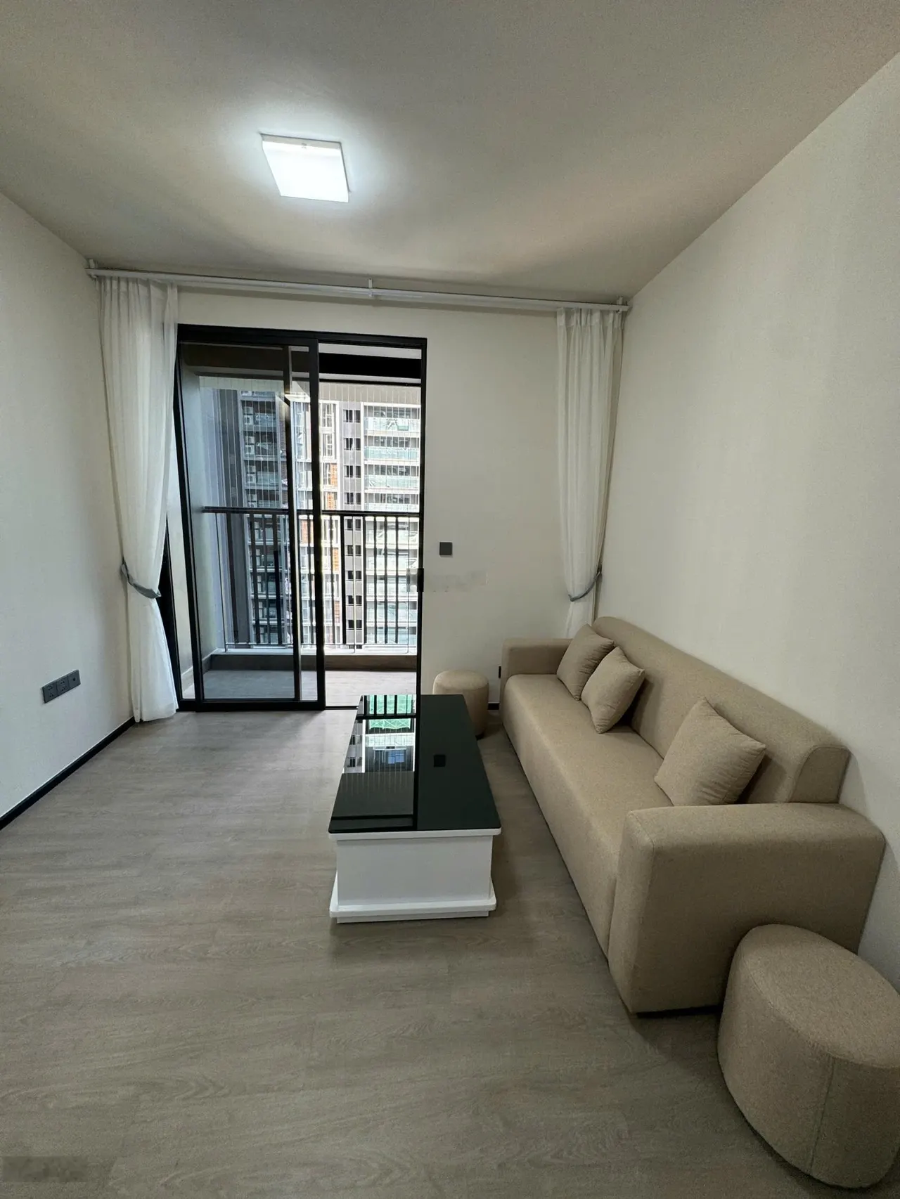 Chính chủ cho thuê căn hộ vào ở ngay, căn 54m2, 2N, view đẹp, full đồ chỉ việc vào ở
