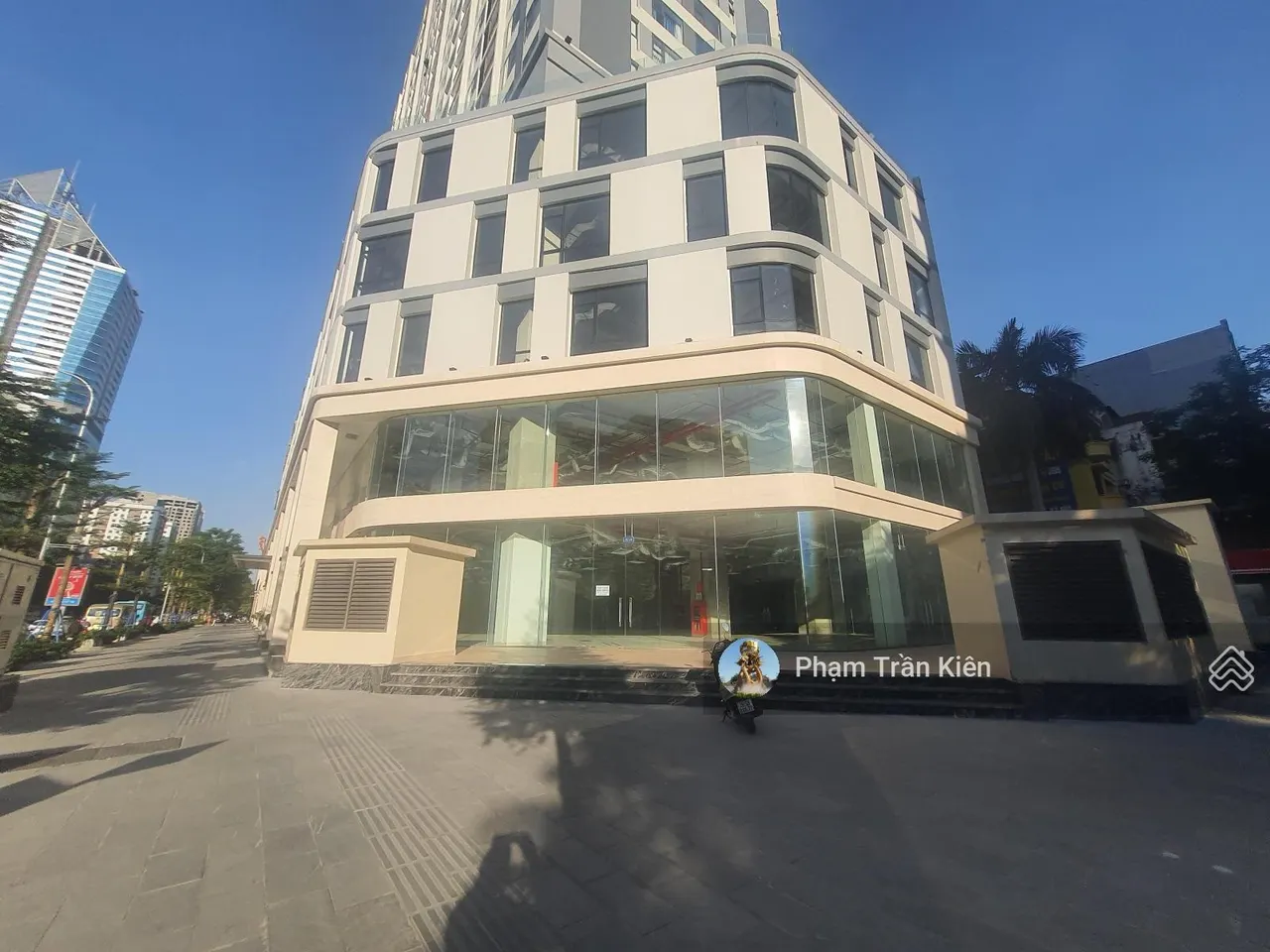 Showroom Mặt phố Trung Kính: 310m2, MT lô góc 15m, thông sàn, PCCC đầy đủ, mọi mô hình