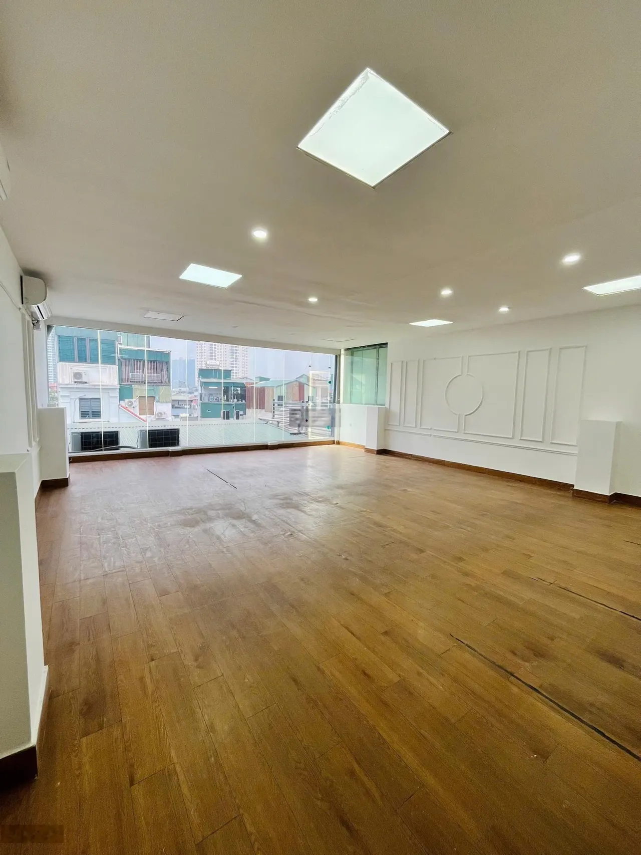 Cho thuê nhà 80m x 5tầng khu Nguyễn Thị Định Hoàng Ngân, thông sàn đường rộng oto tải tránh giá30tr