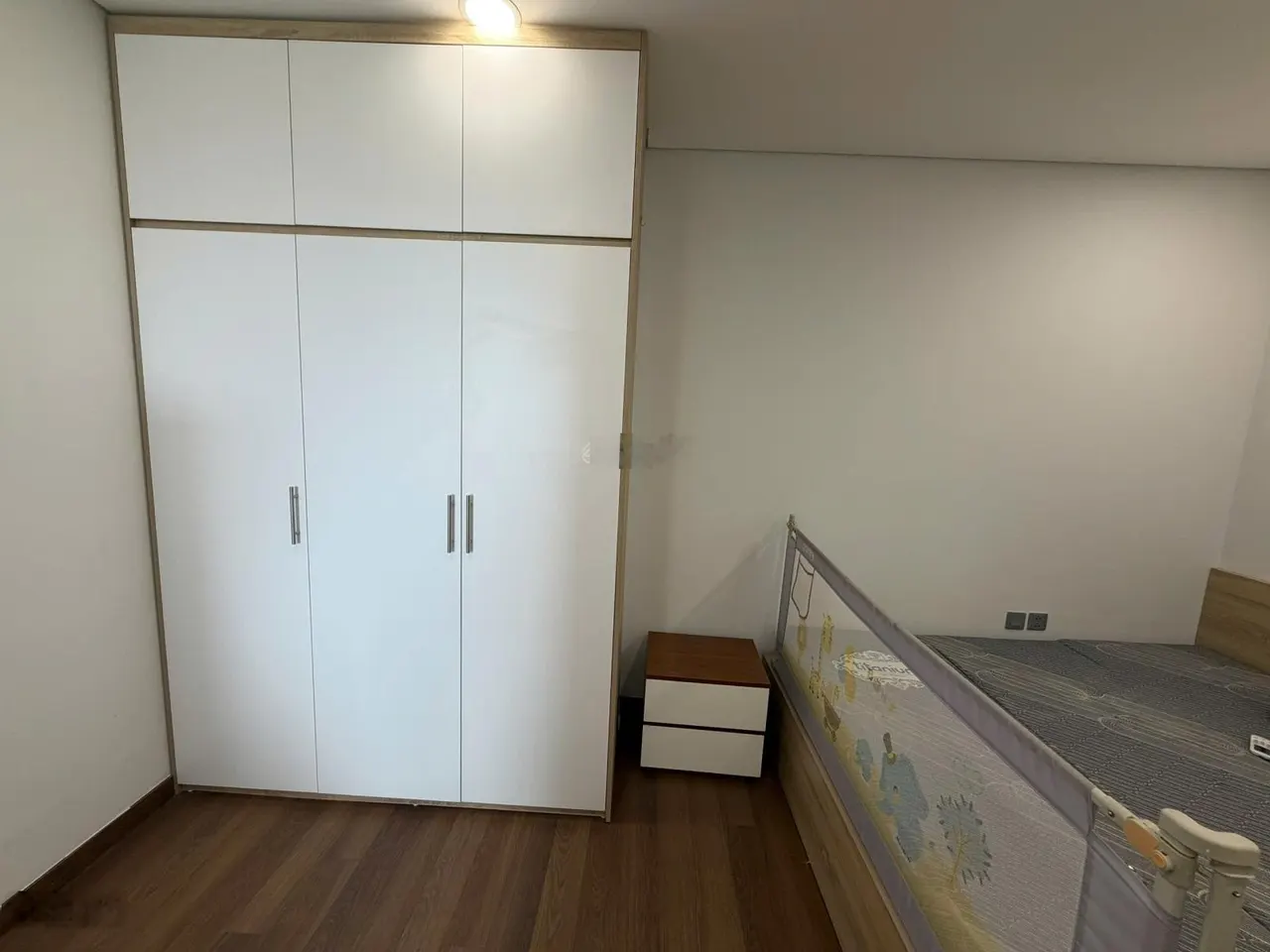 Cho thuê 77.5m2 (2PN, 2VS) - Full đồ - Giá 11 triệu/tháng - Vào ở ngay tại Khai Sơn City