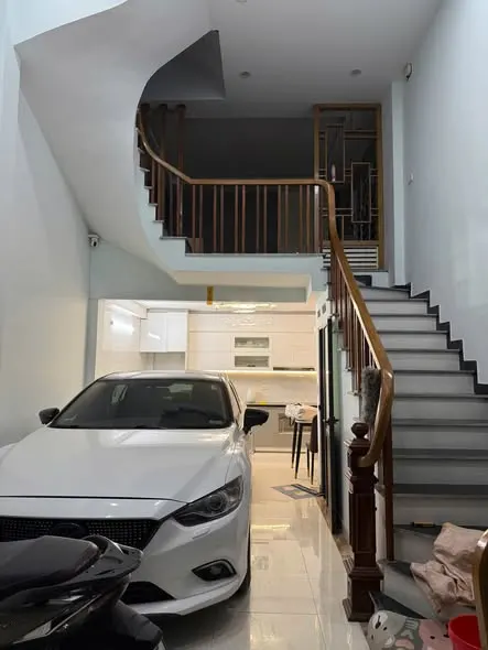 Cho thuê nhà tại ngõ Phan Trọng Tuệ, Thanh Liệt, 40m2, 5 tầng, giá 11 triệu/tháng