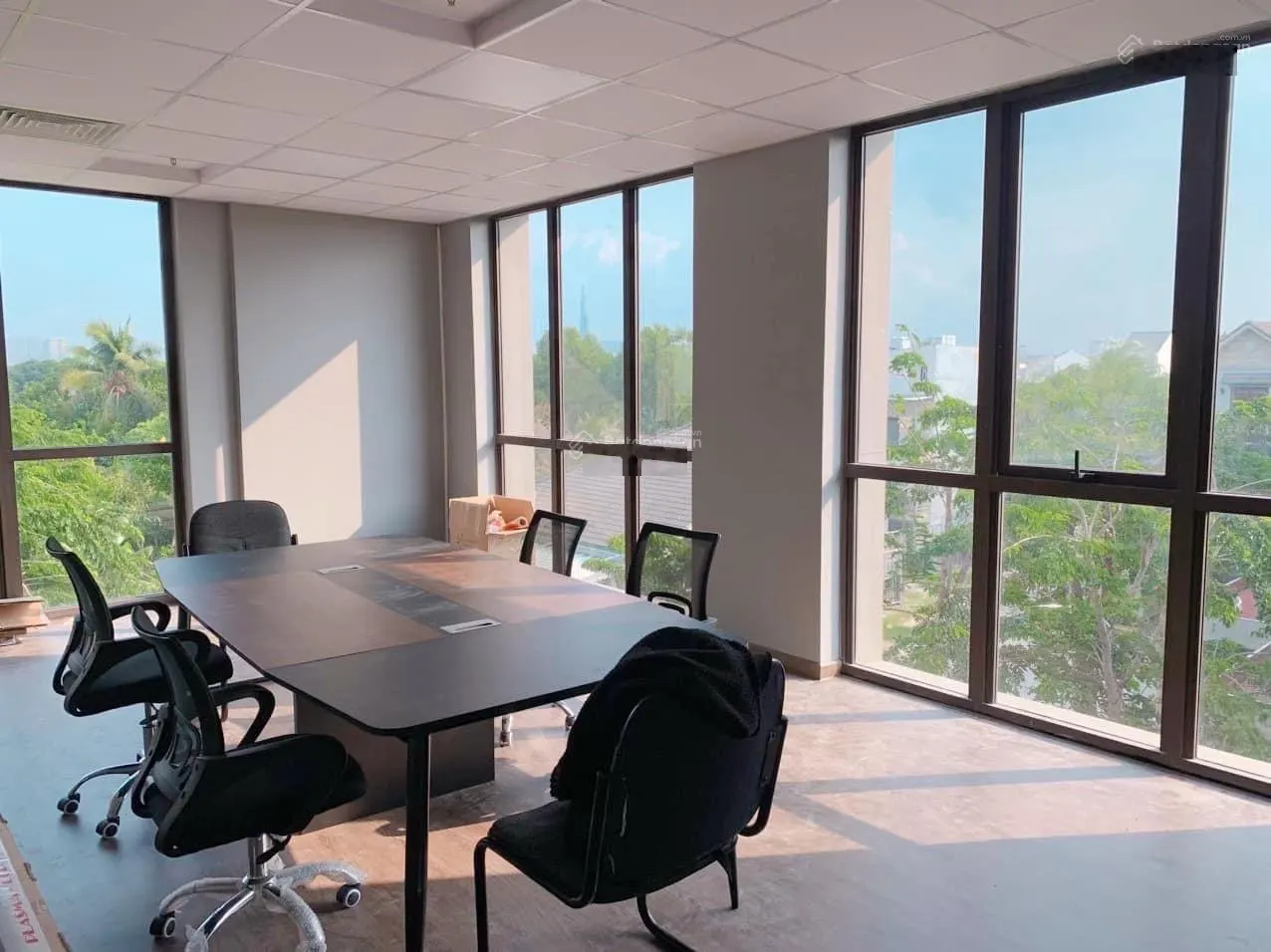 Chính chủ cho thuê căn hộ officetel dự án ST. Moritz 72m2 full nội thất giá 18tr, LH: 098••••26 Vy