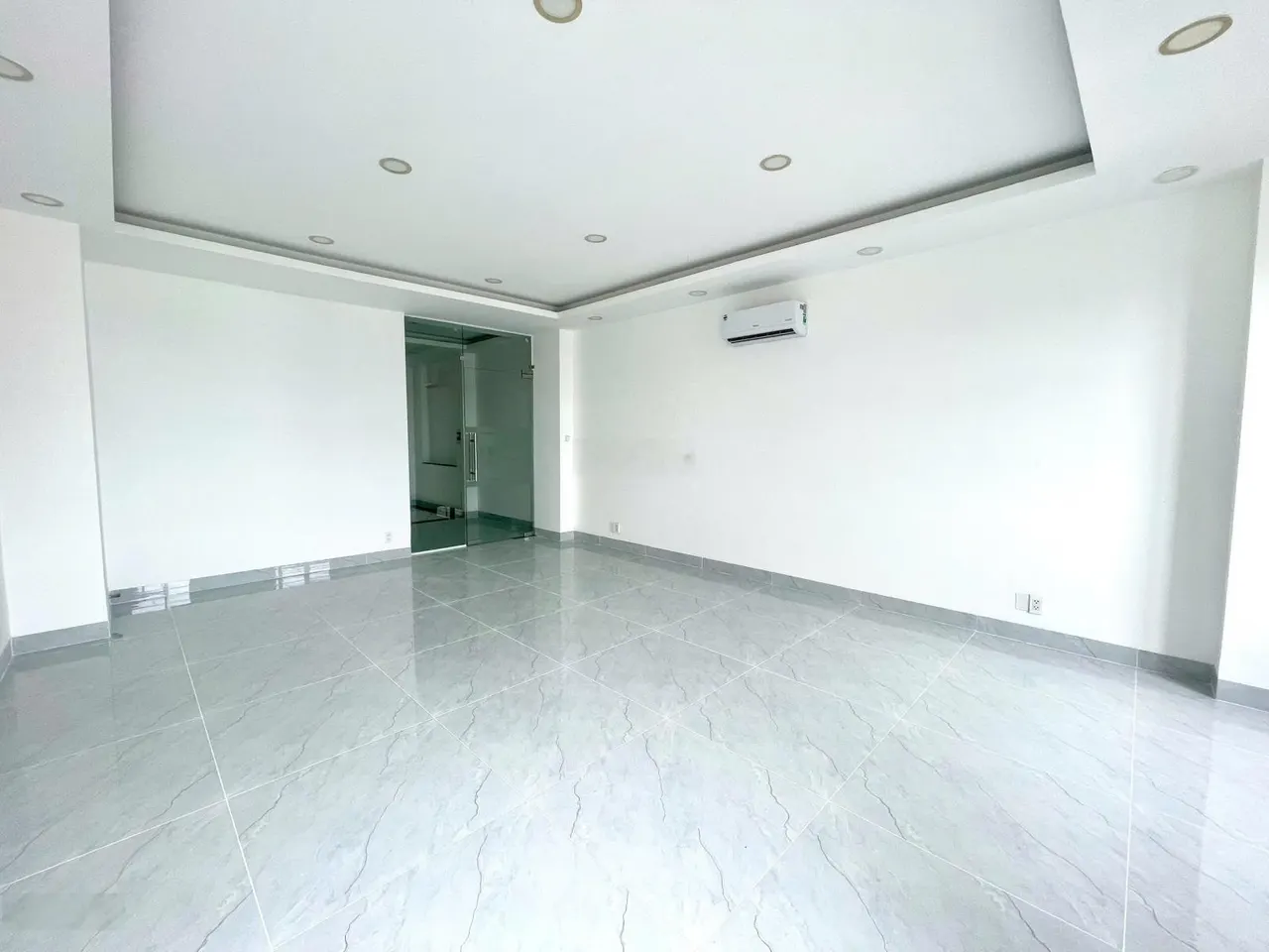 Cho thuê nguyên căn Cityland mặt tiền Phan Văn Trị có thang máy 100m2