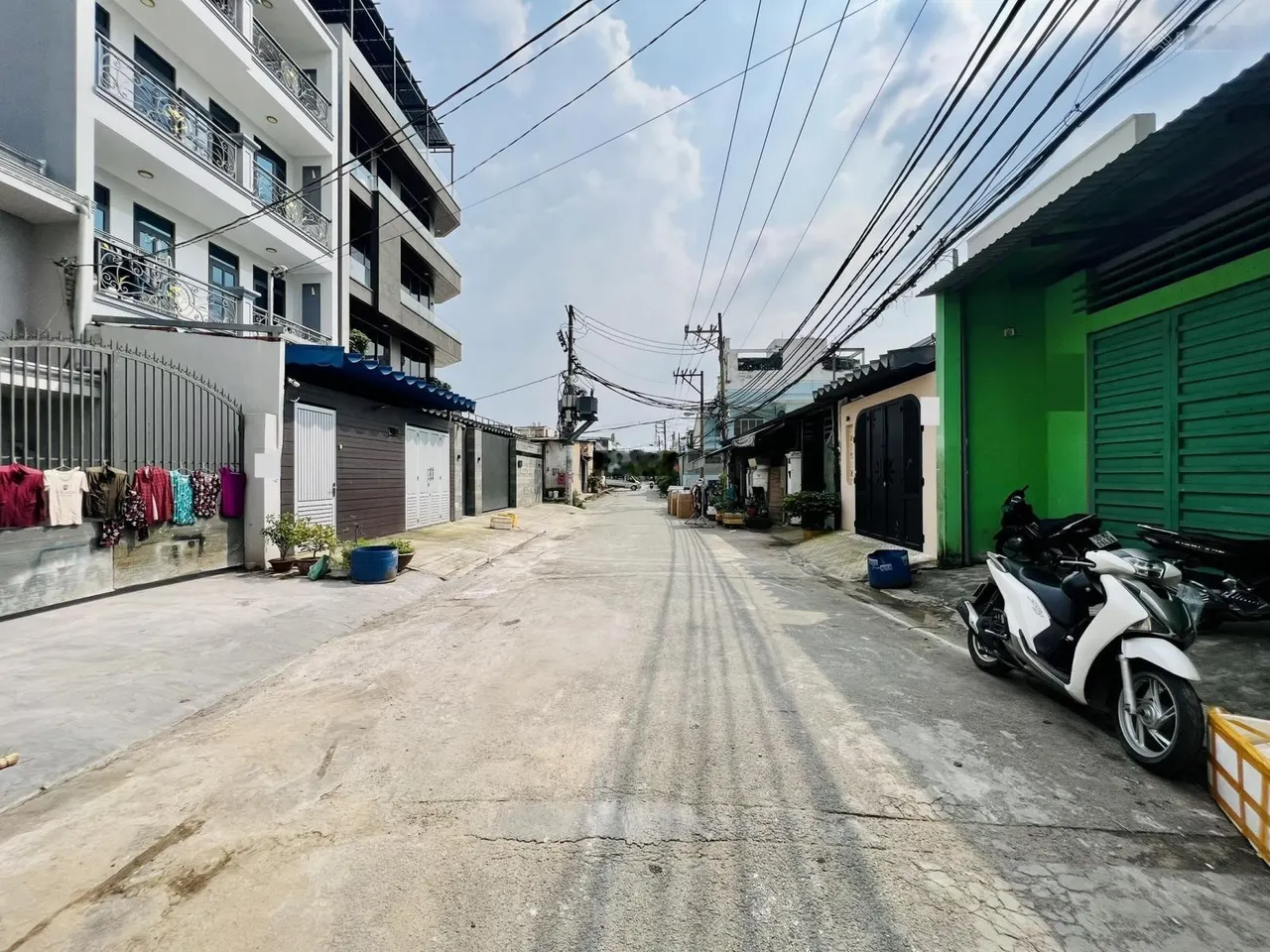 Cho thuê nhà kho - xưởng 2 tầng 8x20m đường Hương Lộ 2, giá 22 triệu/tháng, đường xe tải 12m