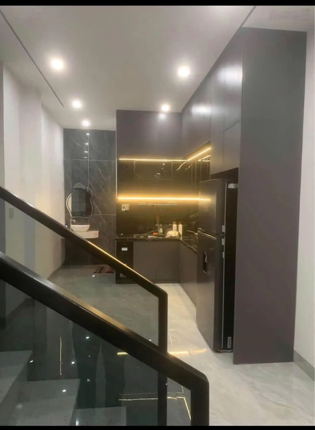cho thuê nhà mặt tiền đường 10m5, trung tâm quận Thanh Khê, nhà gần ngã tư Huỳnh Ngọc Huệ giao Hà