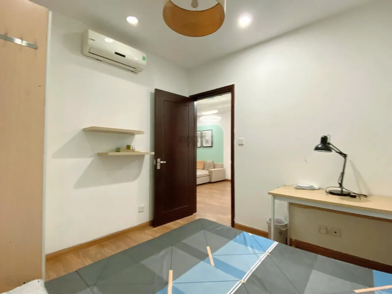 Cho thuê 2PN tòa VIP T10 Times City đủ đồ hướng Nam nhìn hồ và sân tennis