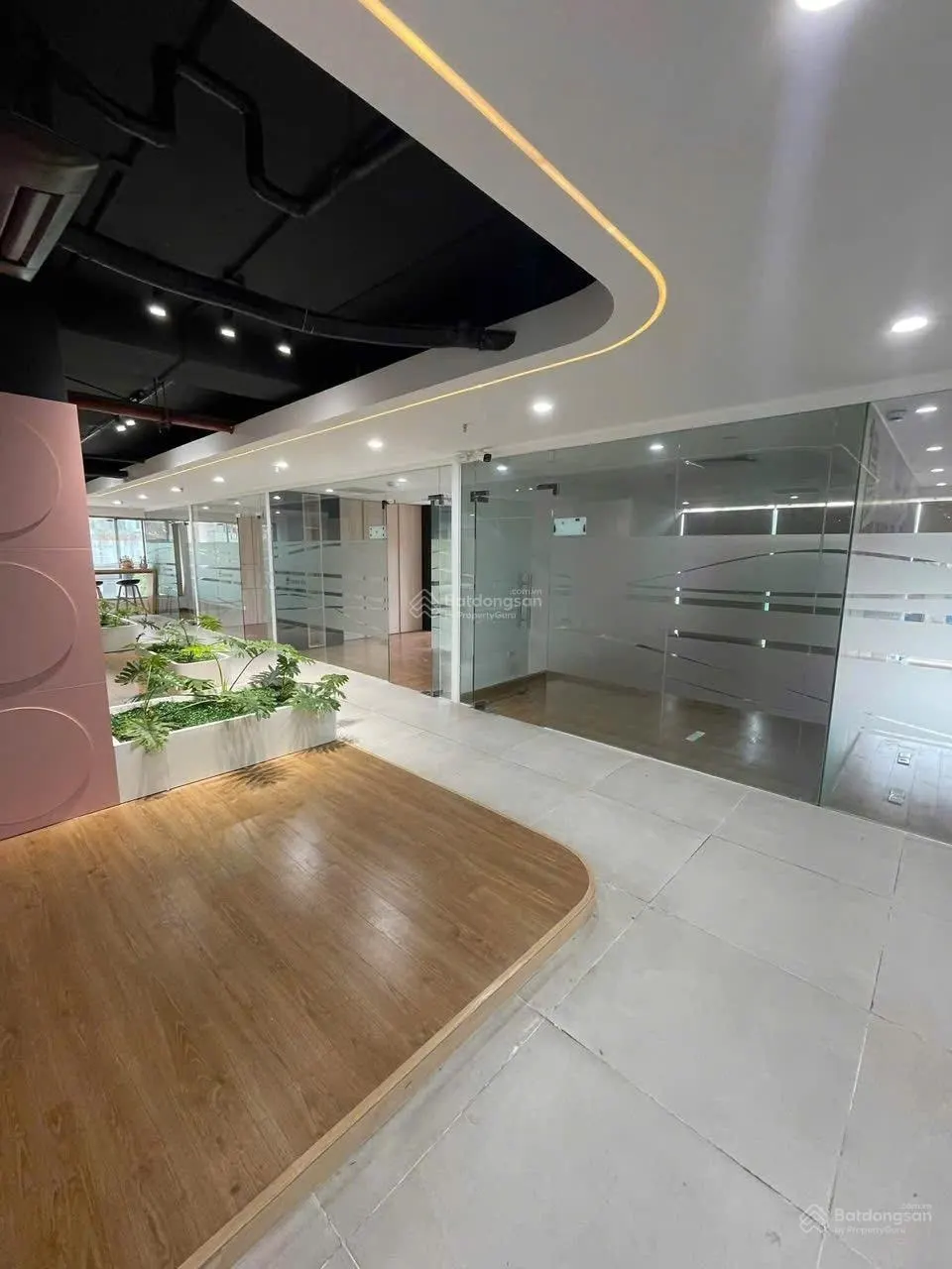 CĐT N05 Hoàng Đạo Thúy cho thuê văn phòng 300m2 có nội thất đẹp, miễn phí ngoài giờ. LH 085••••13