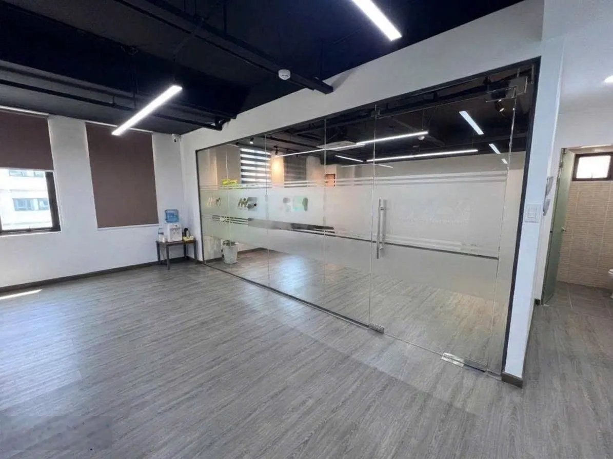 Văn phòng 160m2 sàn suốt không cột, Trần Nhật Duật Q1