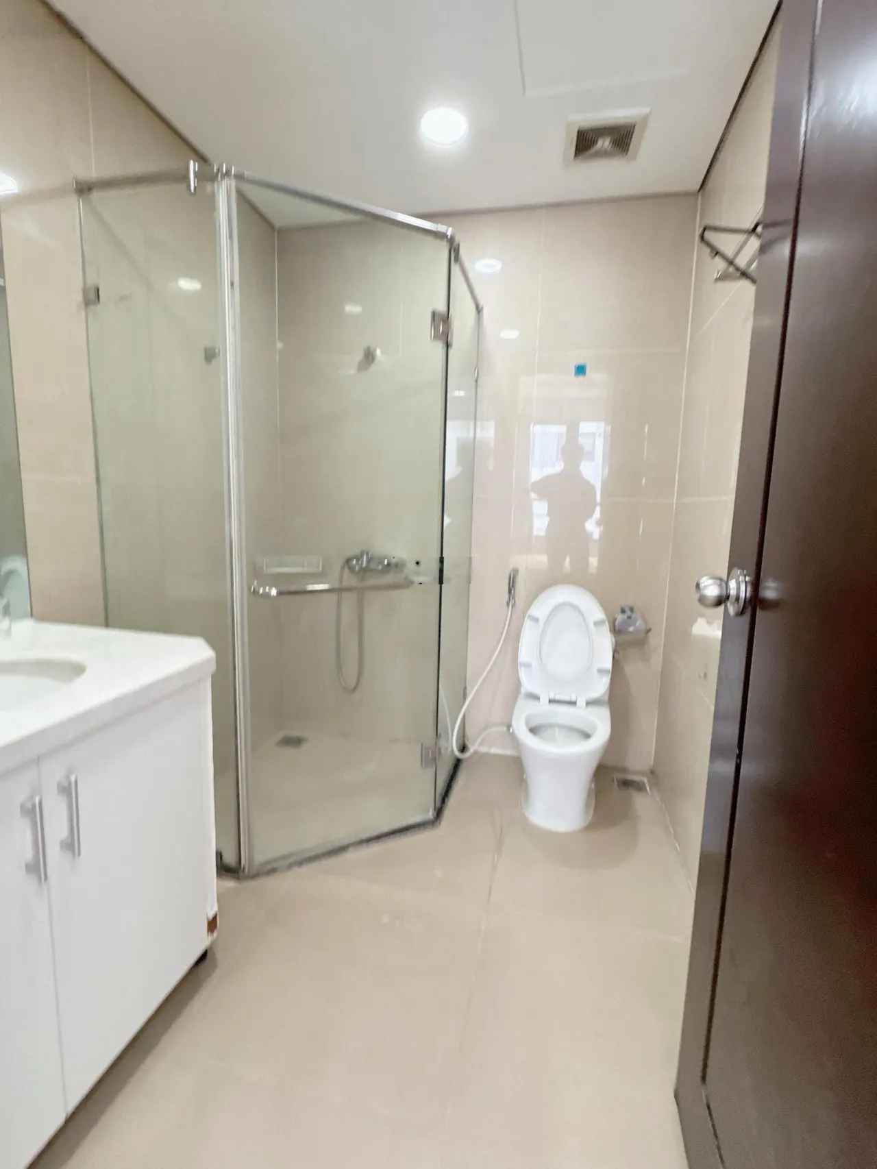 Căn hoa hậu 2 phòng ngủ sáng 87m2 Times City có slot ô tô cho thuê nhanh 15.5tr đủ đồ
